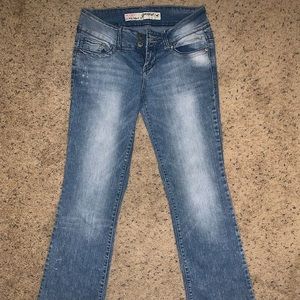 Grane low-rise curvy bootcut jeans. Size: 3 (juniors)